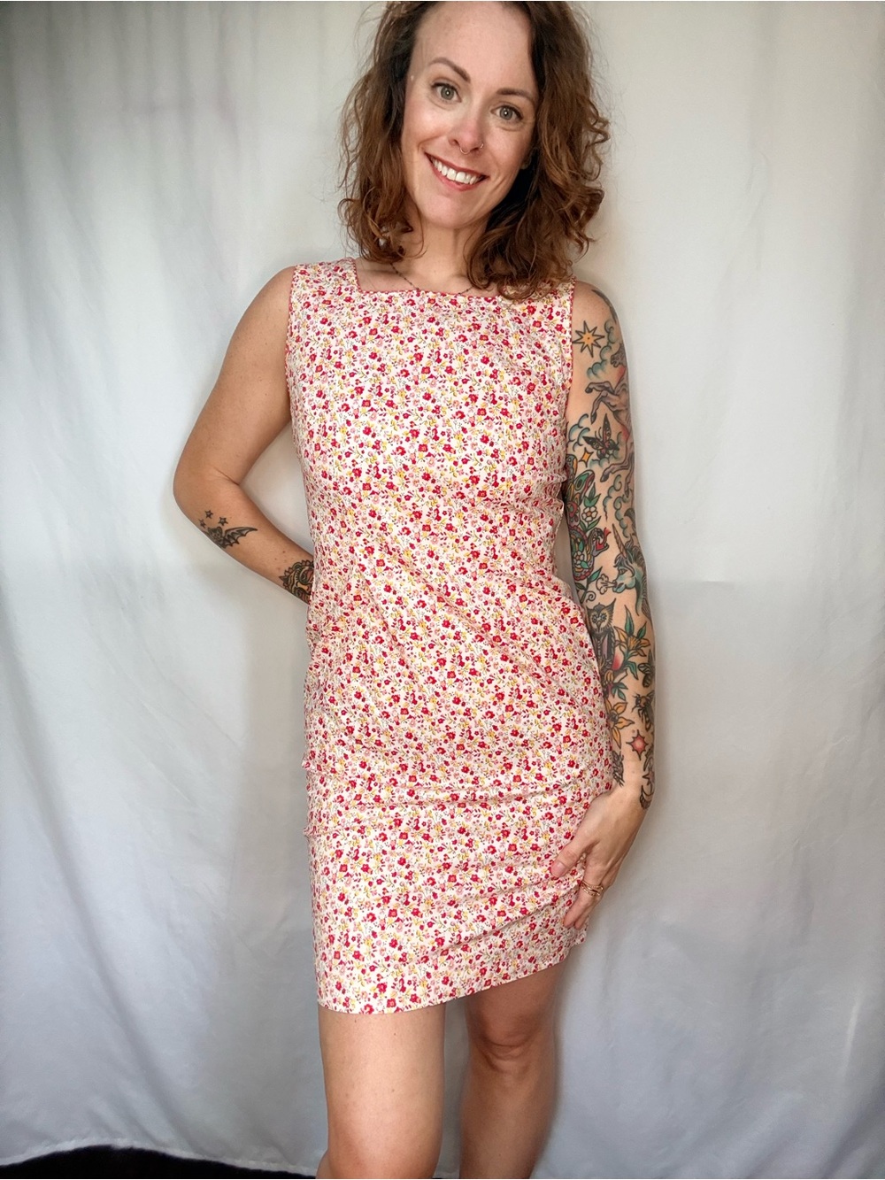 VINTAGE Floral Sleeveless Shift Dress in Pink and Red